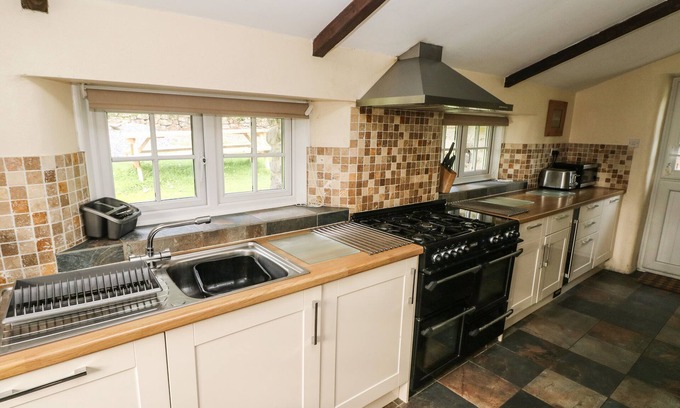 Llys Y Fran Cottage | Rafters Cottage