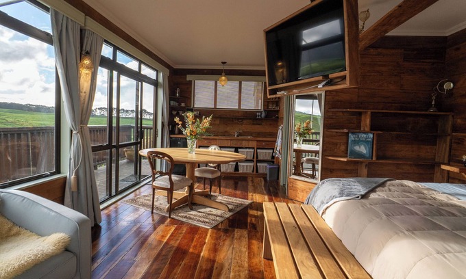 Raglan Cabin | Raglan's Tranquil Garden Retreat at Moa Stone Estate