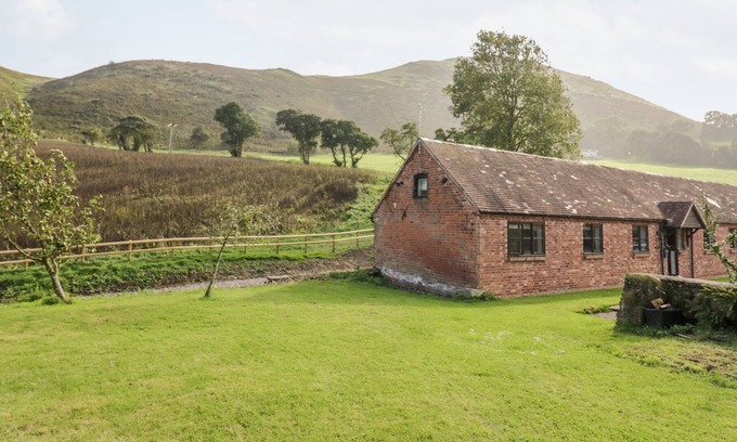 Church Stretton Cottage | RAGLETH, pet friendly, with a garden in Church Stretton