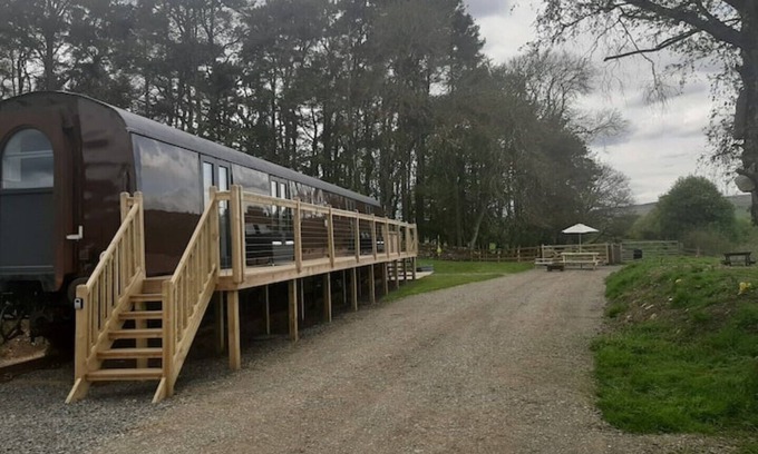 Hallington House | Railway carriage - perfect for families,friends or couples in a perfect location