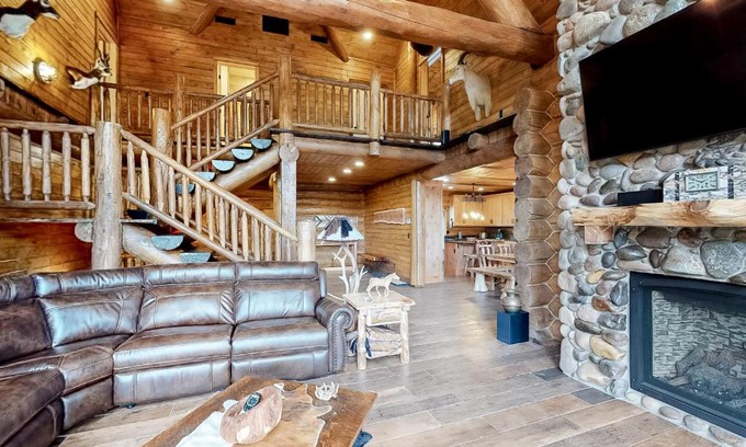 Rio Vista Estates House | Railway River Retreat RRR