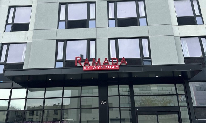 Crown Heights Hotel | Ramada By Wyndham Brooklyn Empire Blvd