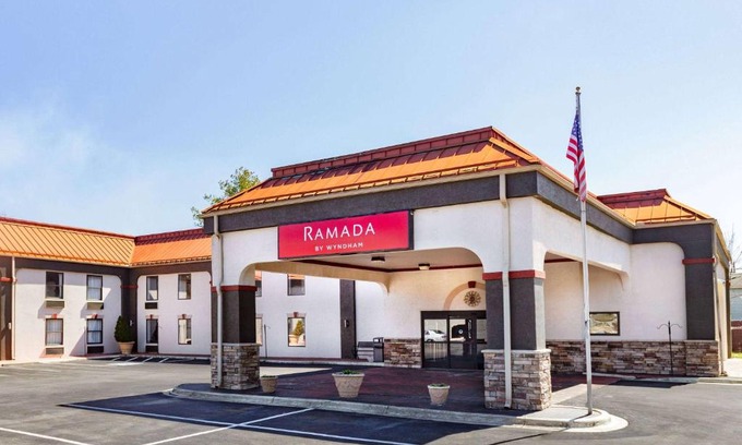 Hendersonville Hotel | Ramada by Wyndham Hendersonville