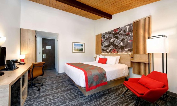 Santa Barbara Hotel | Ramada by Wyndham Santa Barbara