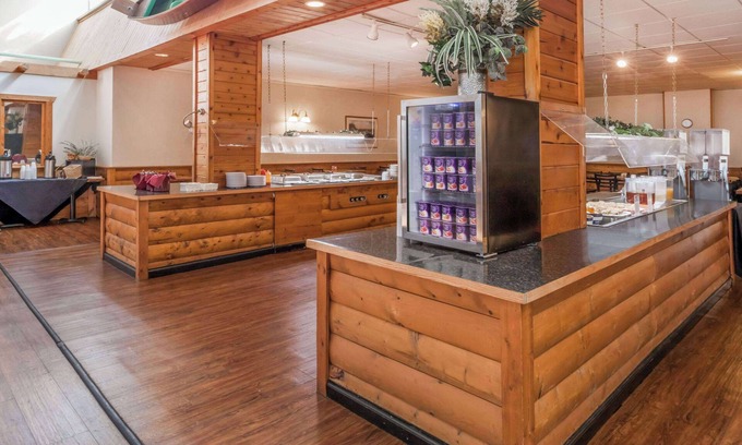 Grayling Hotel | Ramada Hotel & Conference Center by Wyndham Grayling