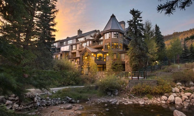 Vail Hotel | Rambler Standard King Gravity Haus Vail w/Mountain View & Hot Tub Near Gondola