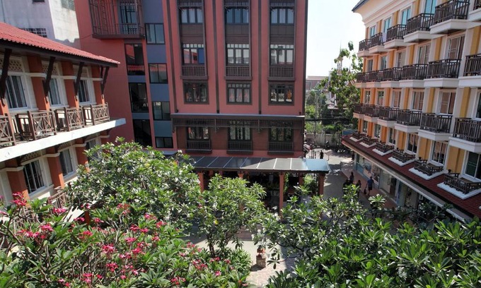 Chana Songkhram Hotel | Rambuttri Village Plaza