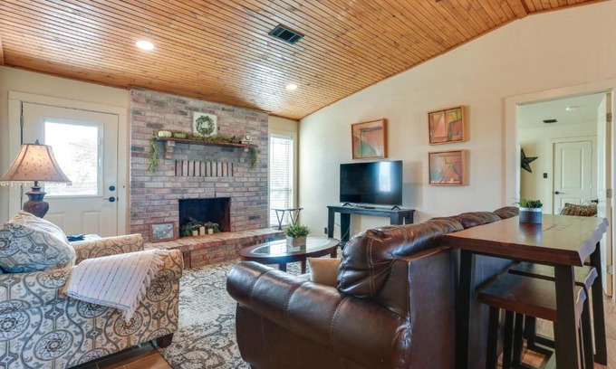 Calera House | Ranch Getaway with Pool and Horse Stall Access!