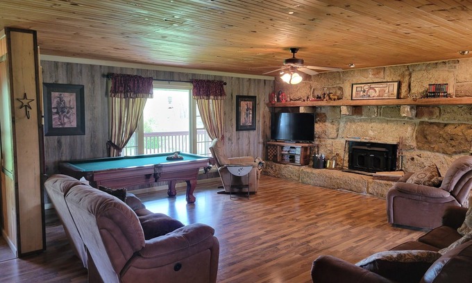 Dallas County House | Ranch House on 750 acres near Niangua River