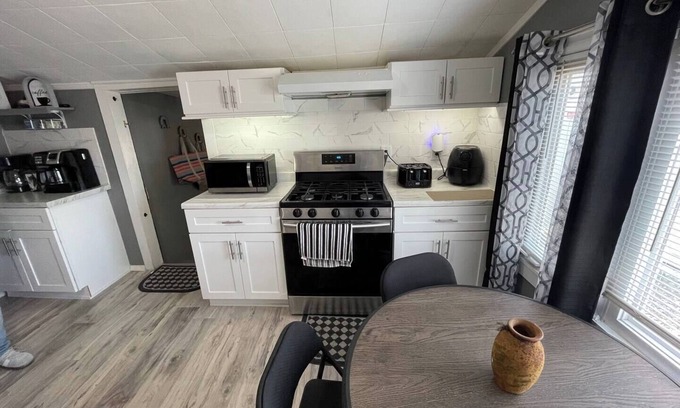 Dunkirk House | “Rancho” by the Lake 1 block from Lake Erie