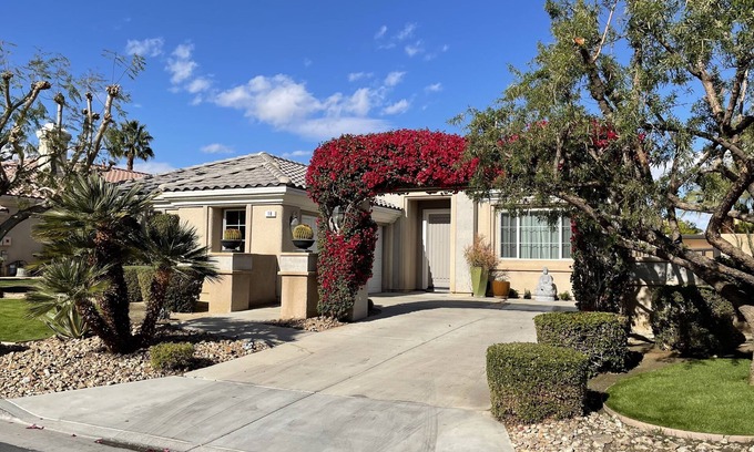 Rancho Mirage House | Rancho Mirage 2BR/2BA/1 Den Prvt. Pool/Jacuz - Gated Community