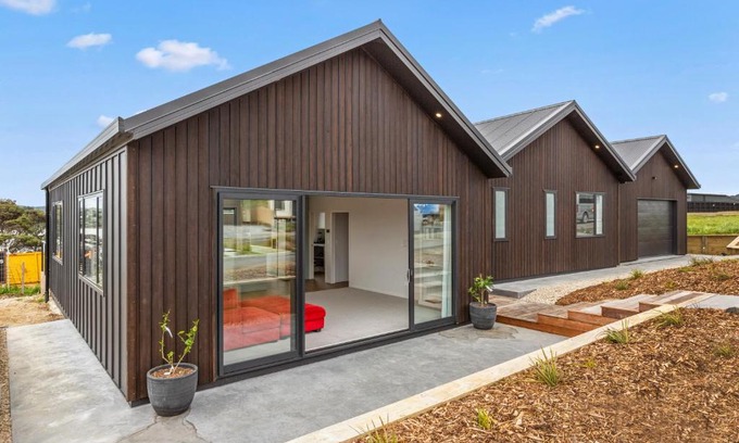 Raglan House | Rangitahi Retreat - Raglan Holiday Home