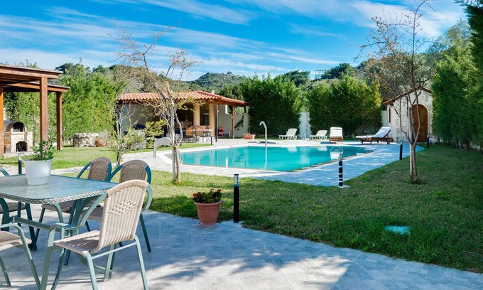 Kalithies Villa | Raphael's Villa with Swimming Pool