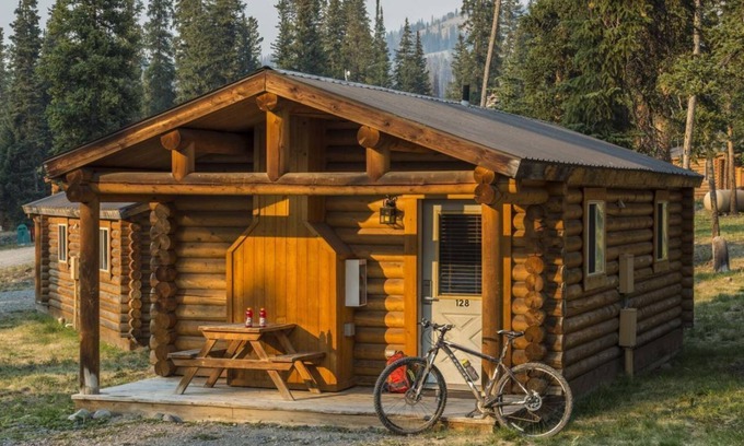 Moran Cottage | Rare Find for 6! Great Wooden Cottage, Free Parking, Pet-Friendly