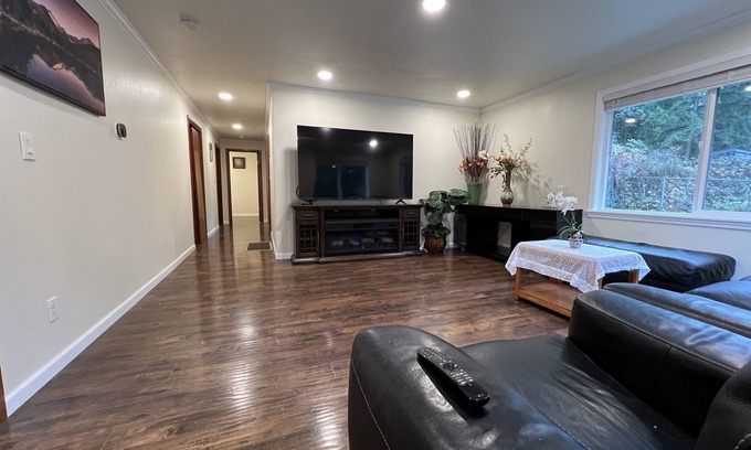 Federal Way House | Rare find. House private, nice, peaceful and quiet. Renovated 08/2023.