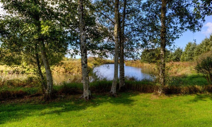 Warrenton Hotel | RARE FIND! TWO COMFY UNITS FOR 8, SAUNA, POOL