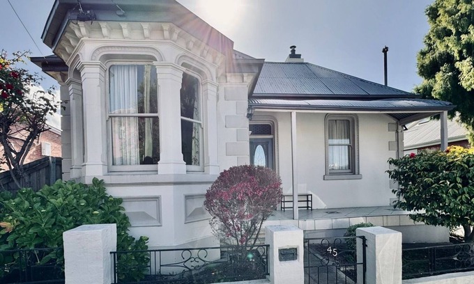 Southern House | Rare Kelly Heritage Home nr Salamanca & Hobart CBD
