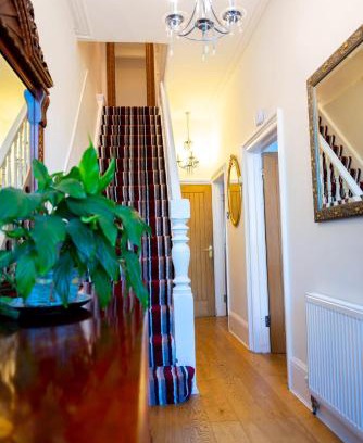 Woodside Apartment | Rare London 6bedroom House