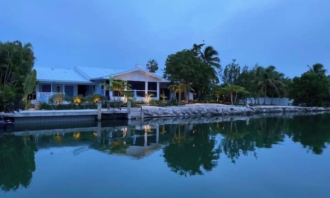 Sugarloaf Key House | RARE SINGLE STORY 2500 sq