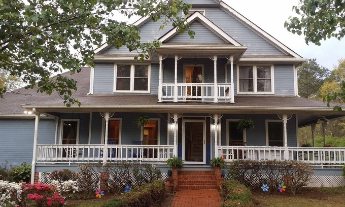 Ellenwood House | Rare Spacious Victorian Home -5 acres- Quiet, Relaxing Family Getaway