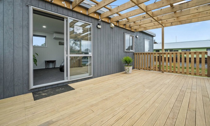 Raumati Beach House | Raumati Retreat - Raumati Beach Holiday Home