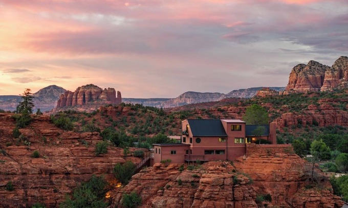 Oak Creek House | Ravens Rock Retreat: Clifftop Estate w/360 Views