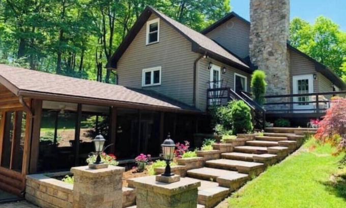 James Creek House | Raystown Mountain Escape - Views & Relaxing Spaces