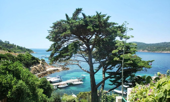 Ile du Levant House | RC d'un Cabanon écologique ile du levant Naturiste