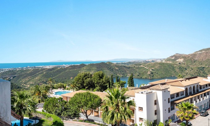 Istan Apartment | RDR495 – Serene Apartment near Marbella with Lake Views