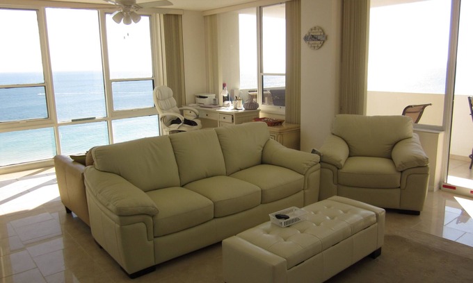 Hollywood South Central Beach Condo | Real beachfront large 2+2 unit, large balcony, magnificent views.