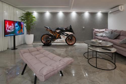 Haifa Apartment | Real Superbike at your home - Bahai Gardens center