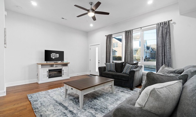 Clarksville House | Rebecca's Downtown Luxury Living (527 N 1st St, #C)