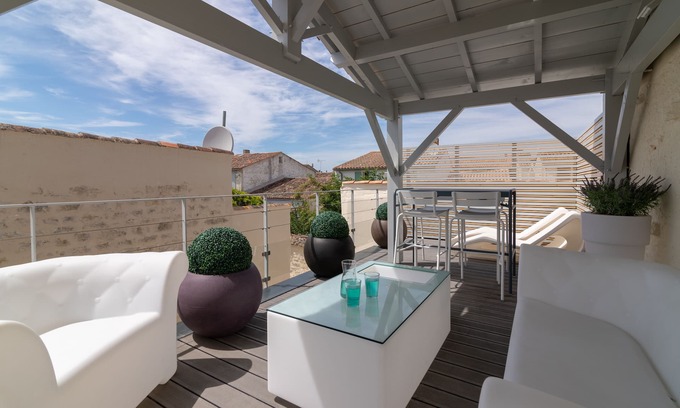 Ars-en-Re House | Recently architecturally remodelled and renovated village house