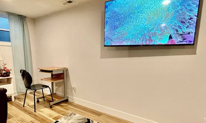 Holladay House | RECENTLY REMODEL 4 BEDROOMS 2 KITCHENS 2 LAUNDRIES 2 BATHROOM