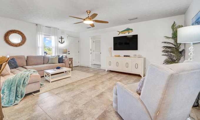 Panama City House | Recently Remodeled, Enclosed Yard, Outdoor Kitchen