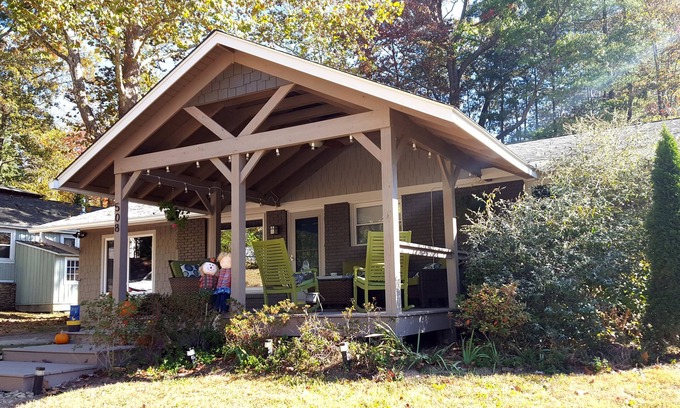 Black Mountain House | Recently renovated, new front porch and walk-able to the town of Black Mountain