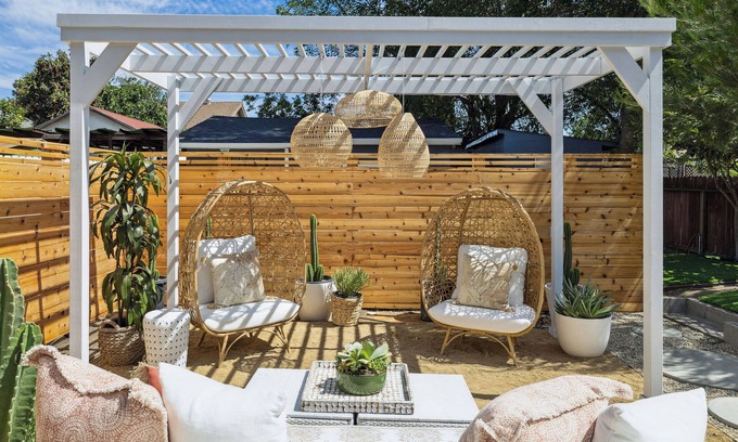 Redwood Heights House | Recently Renovated 2br Home: Style, Comfort & Convenience! Parking Included!