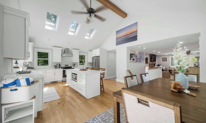 Waquoit Village House | Recently renovated 3 bedroom