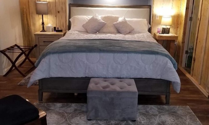 Oakhurst House | Red Barn Haven - Your Romantic Yosemite Getaway!