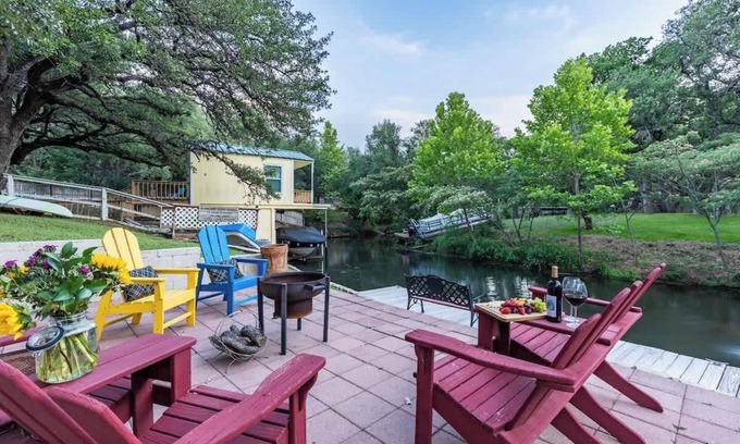 Kingsland Cabin | Red Bird Cabin - Studio Retreat