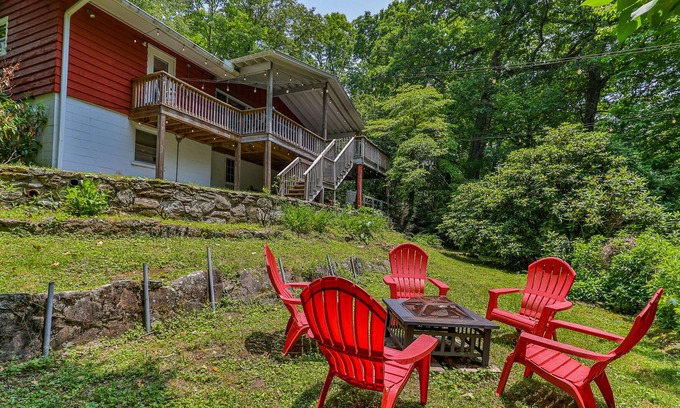 Highlands Hills Cottage | Red Bird Cottage 1.7 miles to Highlands