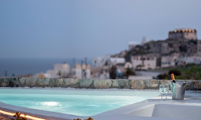 Akrotiri Villa | Red Cliff Santorini Villa - Volcano View & Jacuzzi