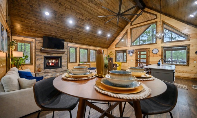 Pickens Cabin | Red Fern Cabin Beauty Awaits