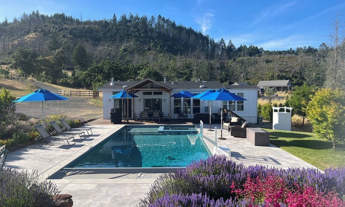 Santa Rosa House | Red Pepper Retreat-heated pool, hot tub,walk, hike and/or bike to Annadel Trail
