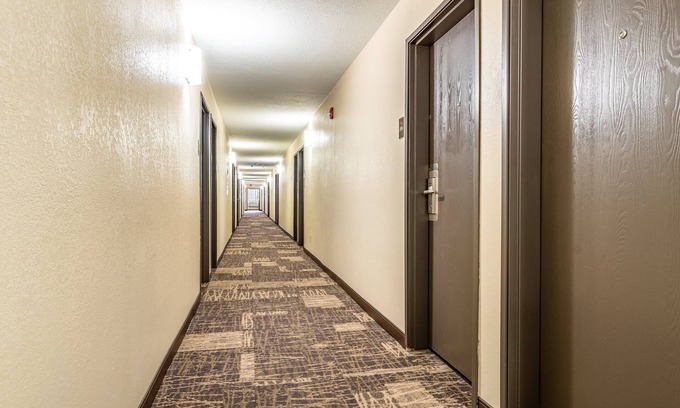 Huntsville Hotel | Red Roof Inn PLUS+ Huntsville