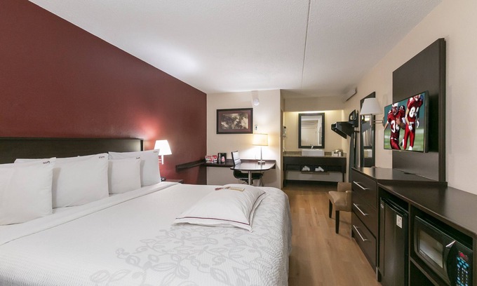 South Hills Hotel | Red Roof Inn PLUS+ Pittsburgh South - Airport