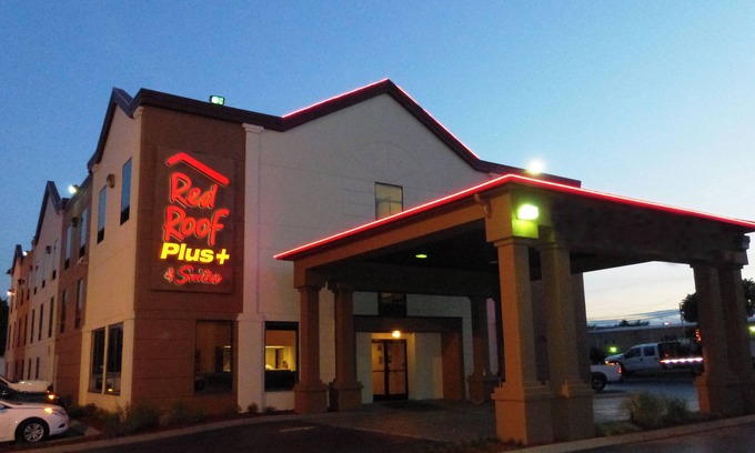 Downtown Chattanooga Hotel | Red Roof Inn PLUS+ & Suites Chattanooga - Downtown
