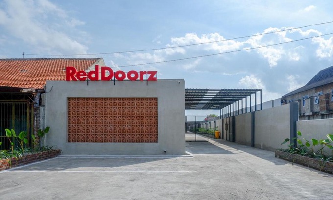 Klaten Hotel | RedDoorz @ Klaten City
