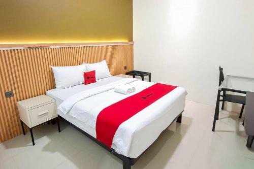 Padang Hotel | RedDoorz Plus Syariah at Lotus Residence
