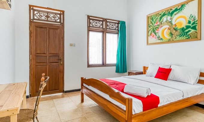 Malang House | RedDoorz Syariah near Gor Ken Arok
